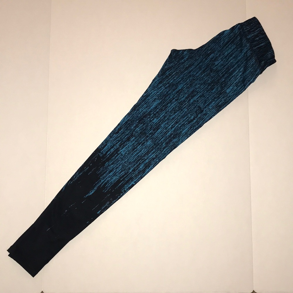 Black and blue work out leggings
